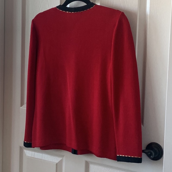 St. John sweater in pristine condition. - Picture 3 of 4
